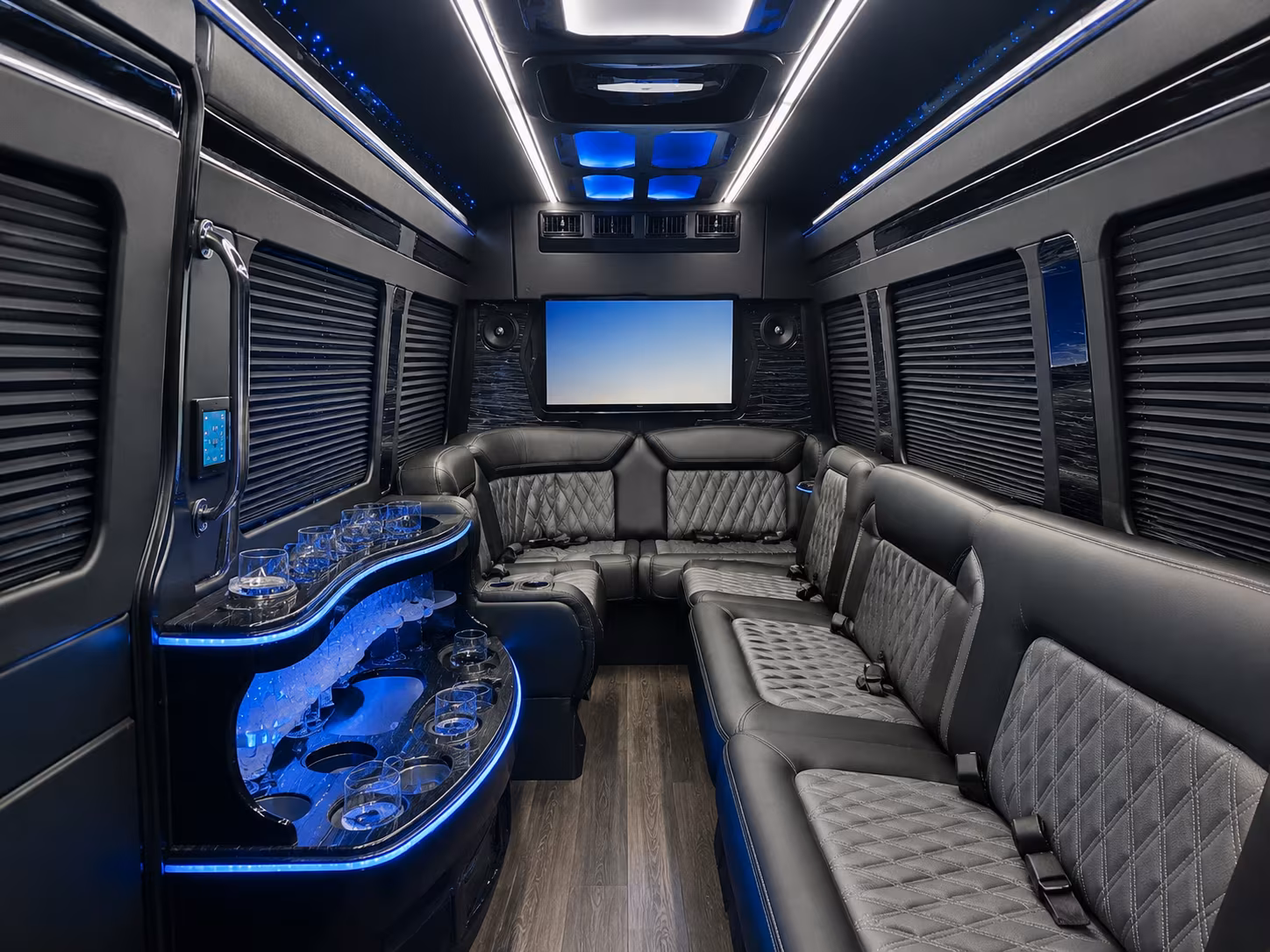choosing the right bus size for your baytown field trip