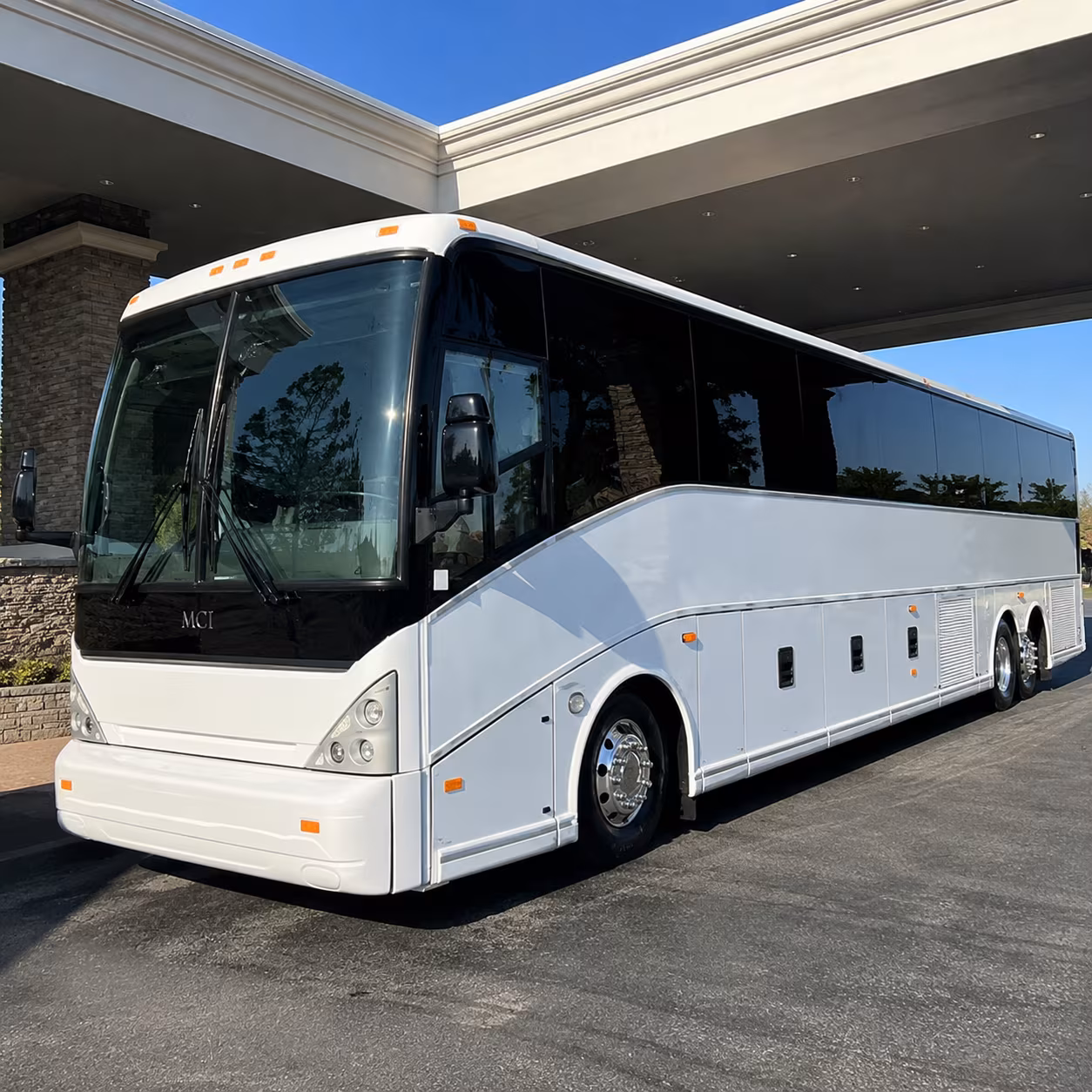 sugar land show up to sugar land concerts in a charter bus